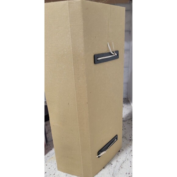 NEW Beefeate Tower of London Guard Soldier VTG Leonardo Collectio Porcelain Doll - Picture 6 of 14